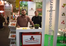 Daniel Oleksuik and Pawel Gierzsimiuk from Agronom Berries.